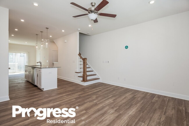 Building Photo - 2107 Charlotte Park Dr