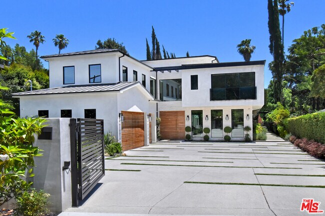 Building Photo - 4544 Woodley Ave