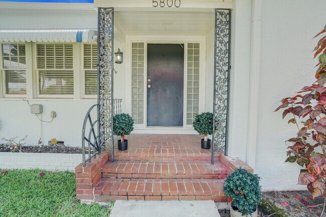 Foto del edificio - 5800 Spruce Ave