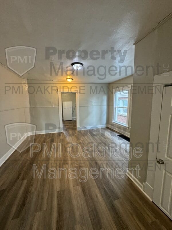 Building Photo - 212 Grove St