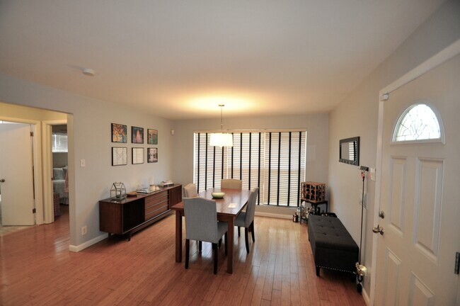 Foto del edificio - 807 W 4th Ave
