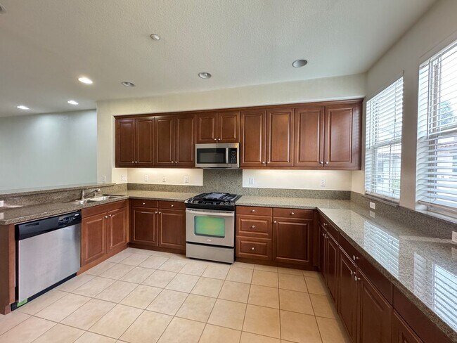 Building Photo - Your Dream Apartment Awaits: Discover Your Ideal Space in Azusa Today