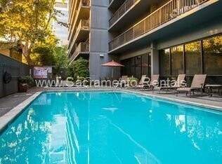Foto del edificio - Spacious Updated 2bd/2ba Downtown Condo - Great Location!