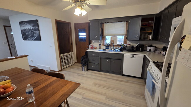 Foto del edificio - Single Family Home in Fridley - VIDEO TOUR...
