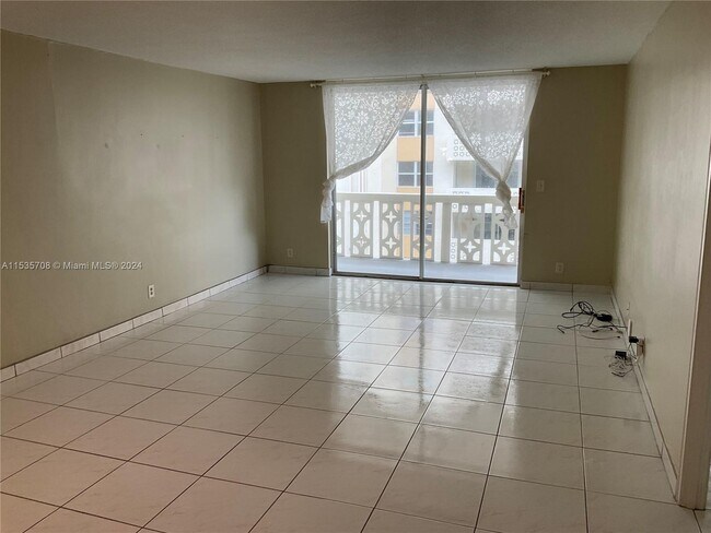 Building Photo - 1817 S Ocean Dr