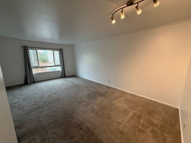 Building Photo - Bright 3BR Flat Near SFSU & BART – Prime I...