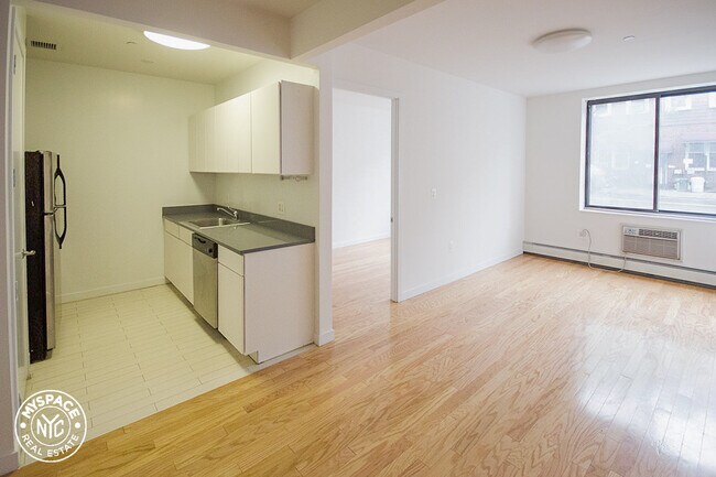 Foto del edificio - 928 Metropolitan Ave