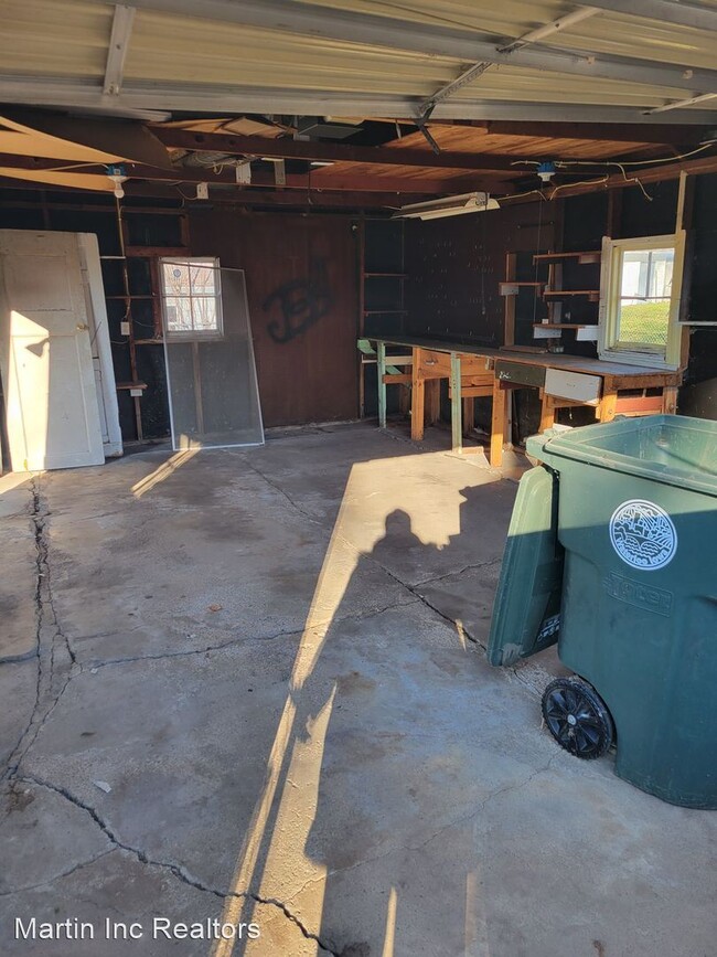 Building Photo - 3 br, 1 bath House - 925 Hammond Ave