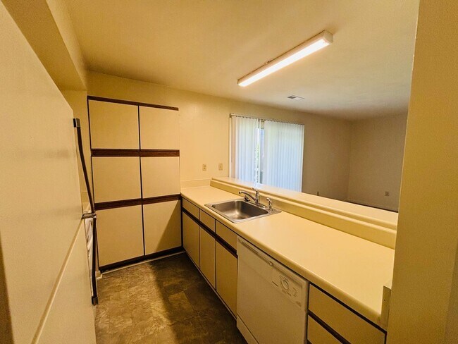 Foto del edificio - 3 Bedroom 2 Bathroom Condo