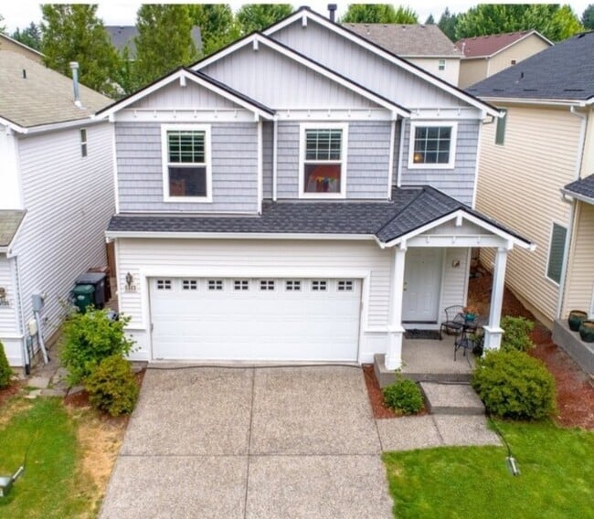 Building Photo - 5143 NE Schoeler Cir