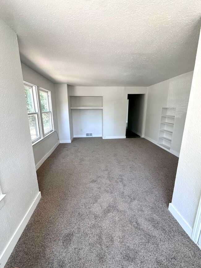 Building Photo - 3135 32nd St