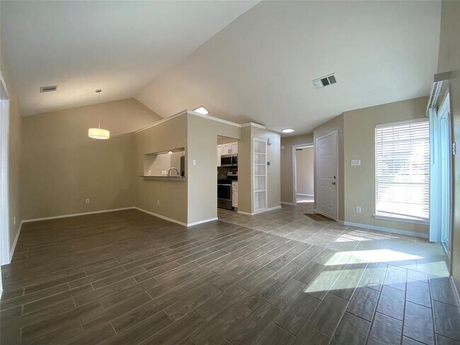 Building Photo - 11908 Sunhillow Bend