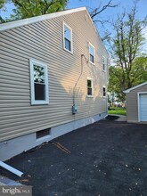 Building Photo - 20 Oak Ave