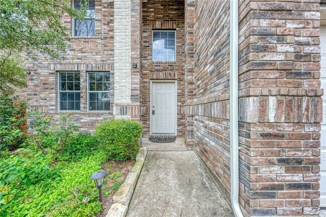 Building Photo - 604 Spanish Oak Terrace