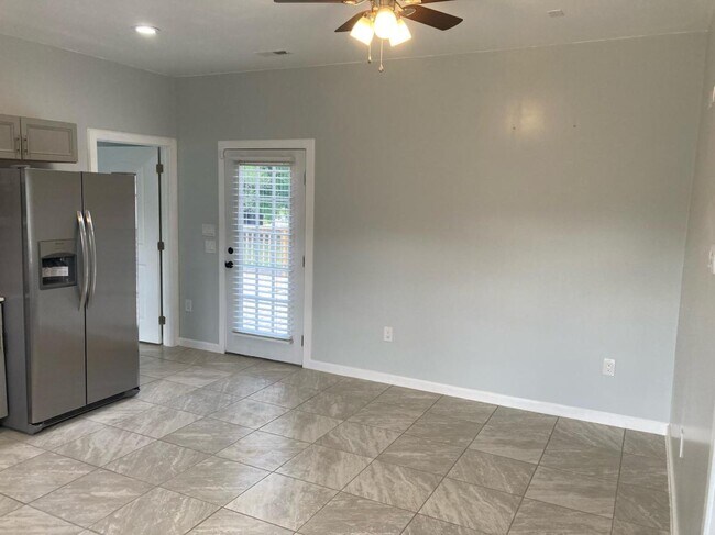 Foto del edificio - 802 Linwood Rd