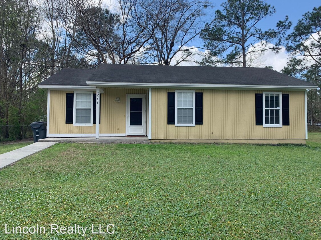 Primary Photo - 3 br, 1.5 bath House - 377 Pinedale Cir*