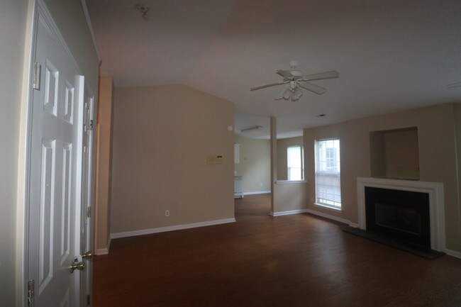 Building Photo - 1816 Oakdale Green Dr