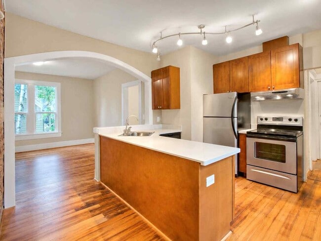 Top-Floor 3bed/1bath Duplex Unit in Cherry Hill! - Top-Floor 3bed/1bath Duplex Unit in Cherry Hill! Apartment