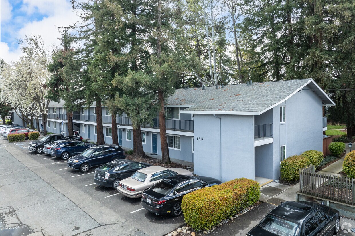 exterior - Greenwood Apartments