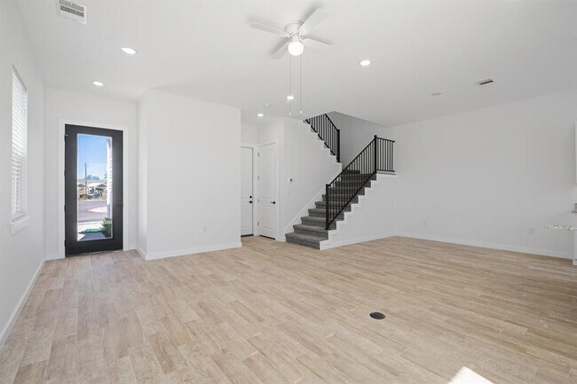 Foto del edificio - 267 Lourdes Ct