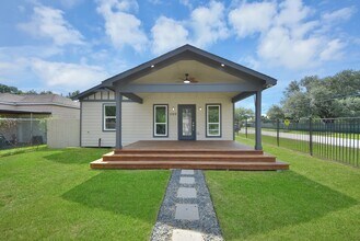 Building Photo - 1102 Gazin St