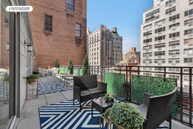 Building Photo - 40 E 72nd St