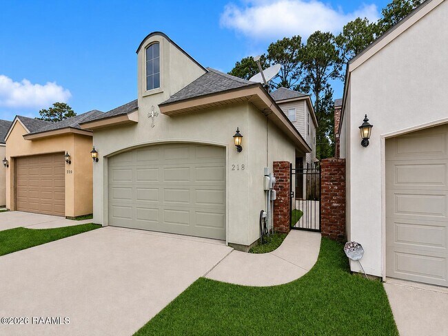 Foto del edificio - 218 Chimney Rock Blvd