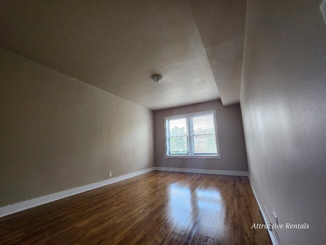 Building Photo - 53 E Marquette Rd