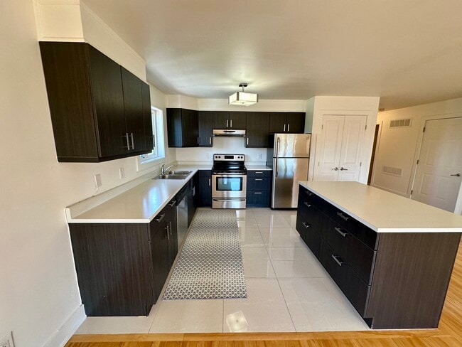 Building Photo - 279 Glynn Av