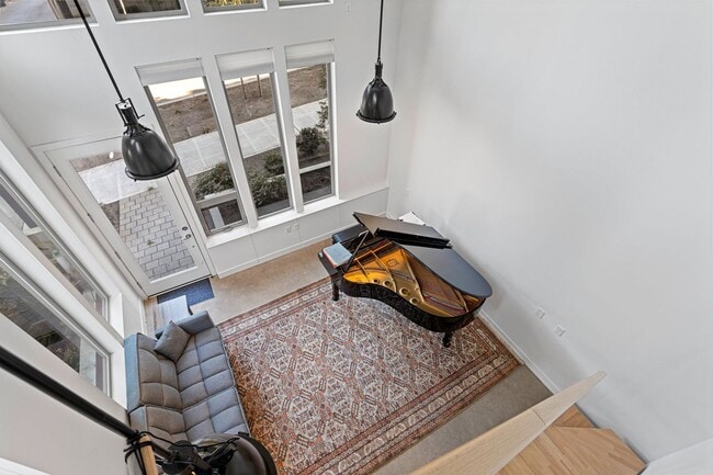 Foto del edificio - Coveted Queen Anne Hill Location - Live/Wo...