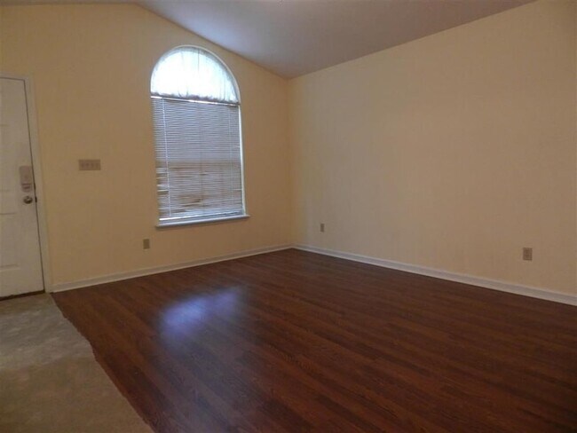 Building Photo - 3859 McFarlane Dr