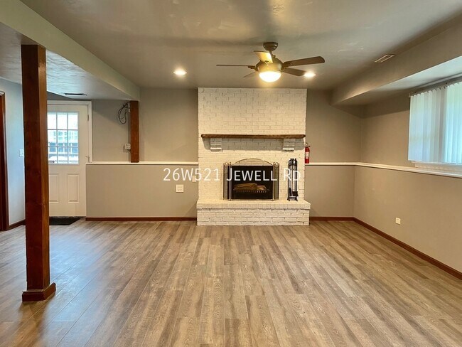 Building Photo - 26W521 Jewell Rd