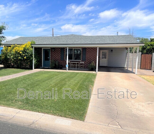 Foto del edificio - 2330 W Whitton Ave