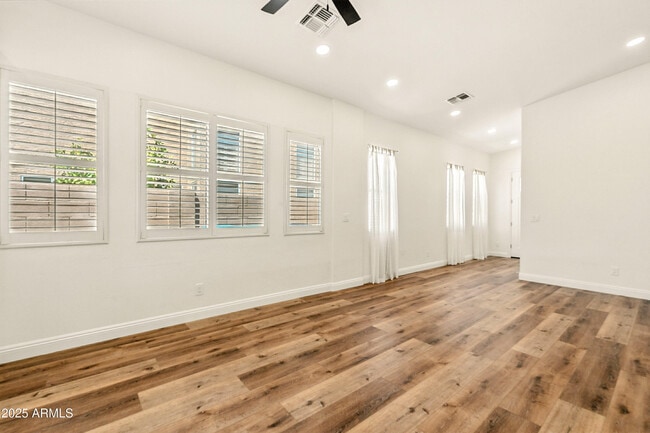 Foto del edificio - 30412 N 43rd St
