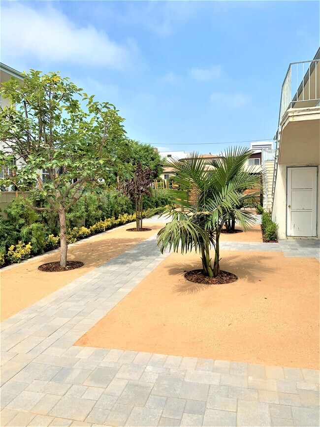 Common Area 1B - 1643 Colby Ave