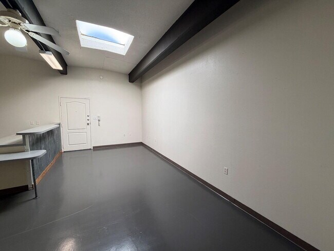 Foto del edificio - 1619 University Ave