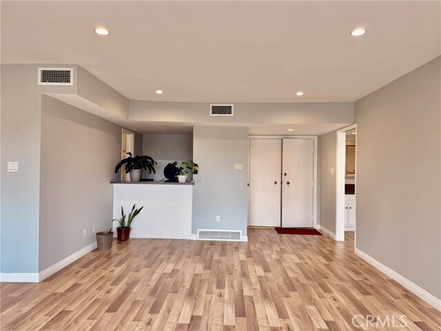 Building Photo - 400 S Los Robles Ave