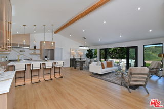 Foto del edificio - 26065 Farmfield Rd