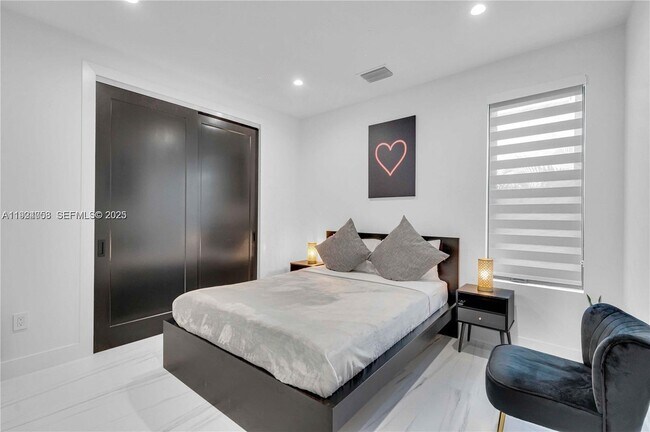 Foto del edificio - 145 NW 51st St