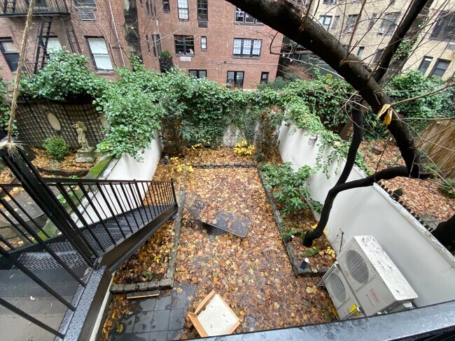 Building Photo - 334 E 69th St