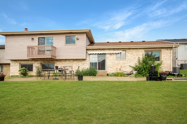 Building Photo - 19018 Nightingale Ln