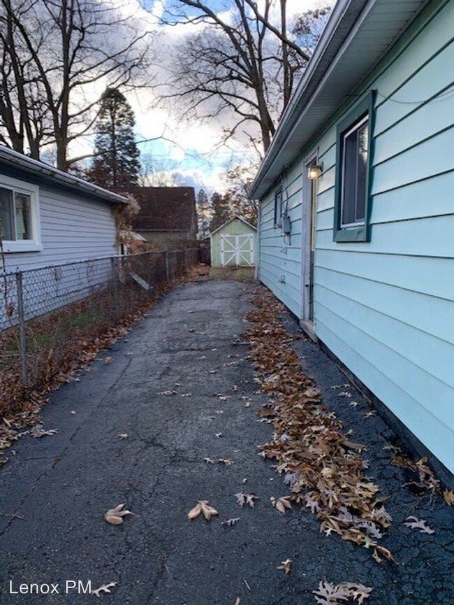 Foto del edificio - 3 br, 1 bath House - 110 E Cornell