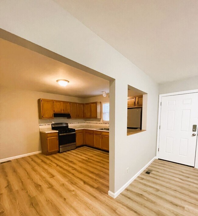 Building Photo - $1820 - Charming 3 Bed | 1 Bath Single-Fam...
