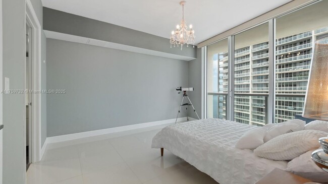 Foto del edificio - 475 Brickell Ave