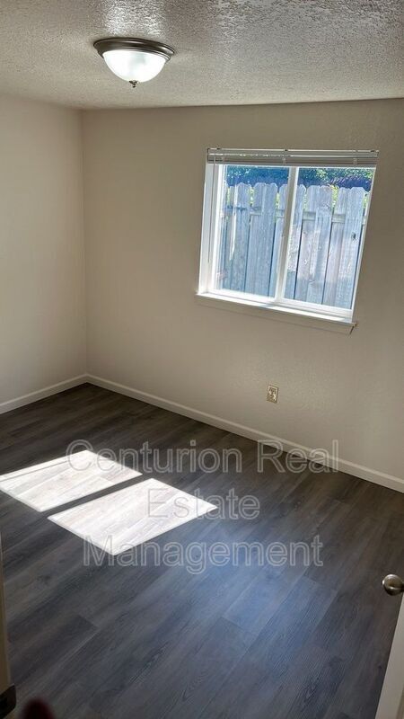 Building Photo - 1017 Boedies Dr