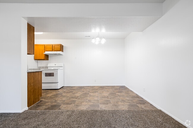 2 habitaciones, 1 baño, 1000 pies cuadrados, comedor - Falcon Park Apartments