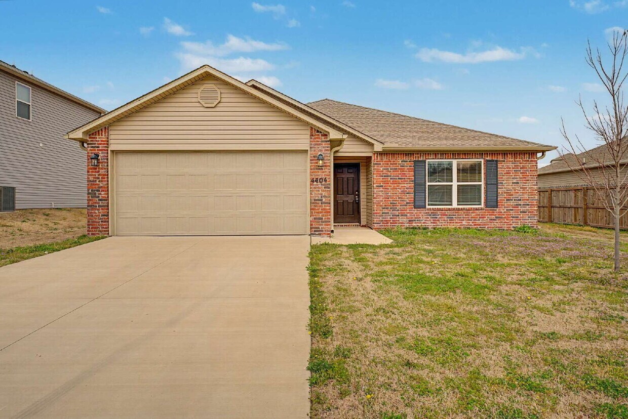 Photo - "Charming 3-Bedroom Home with 2 Full Baths in Bentonville - 1480 Sq Ft of Comfort at 4404 SW Sackett