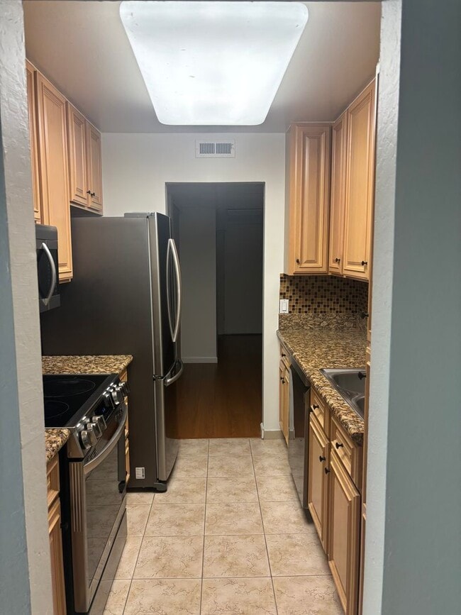Building Photo - Spacious Upgraded Condo in The Keys – Waln...