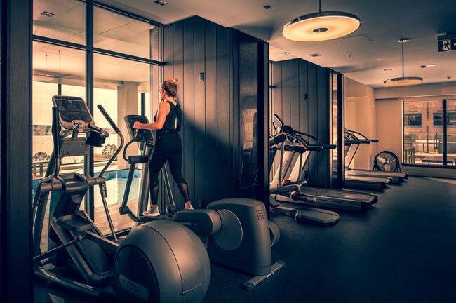 Building Photo - Maple