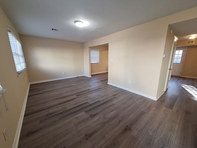 Foto del edificio - 408 Savage Dr